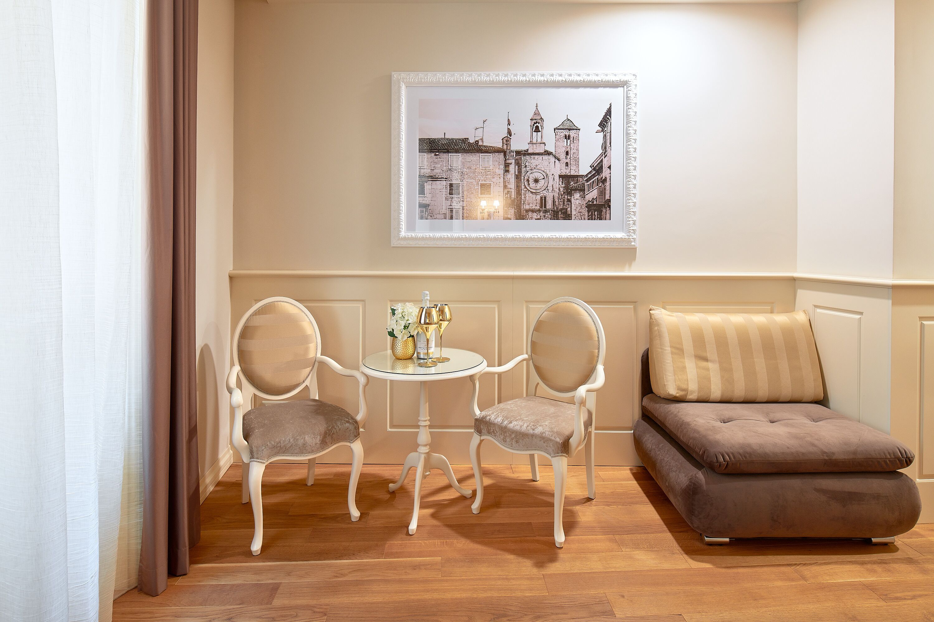 deluxe double or twin room | premium bedding, minibar, in-room safe, desk