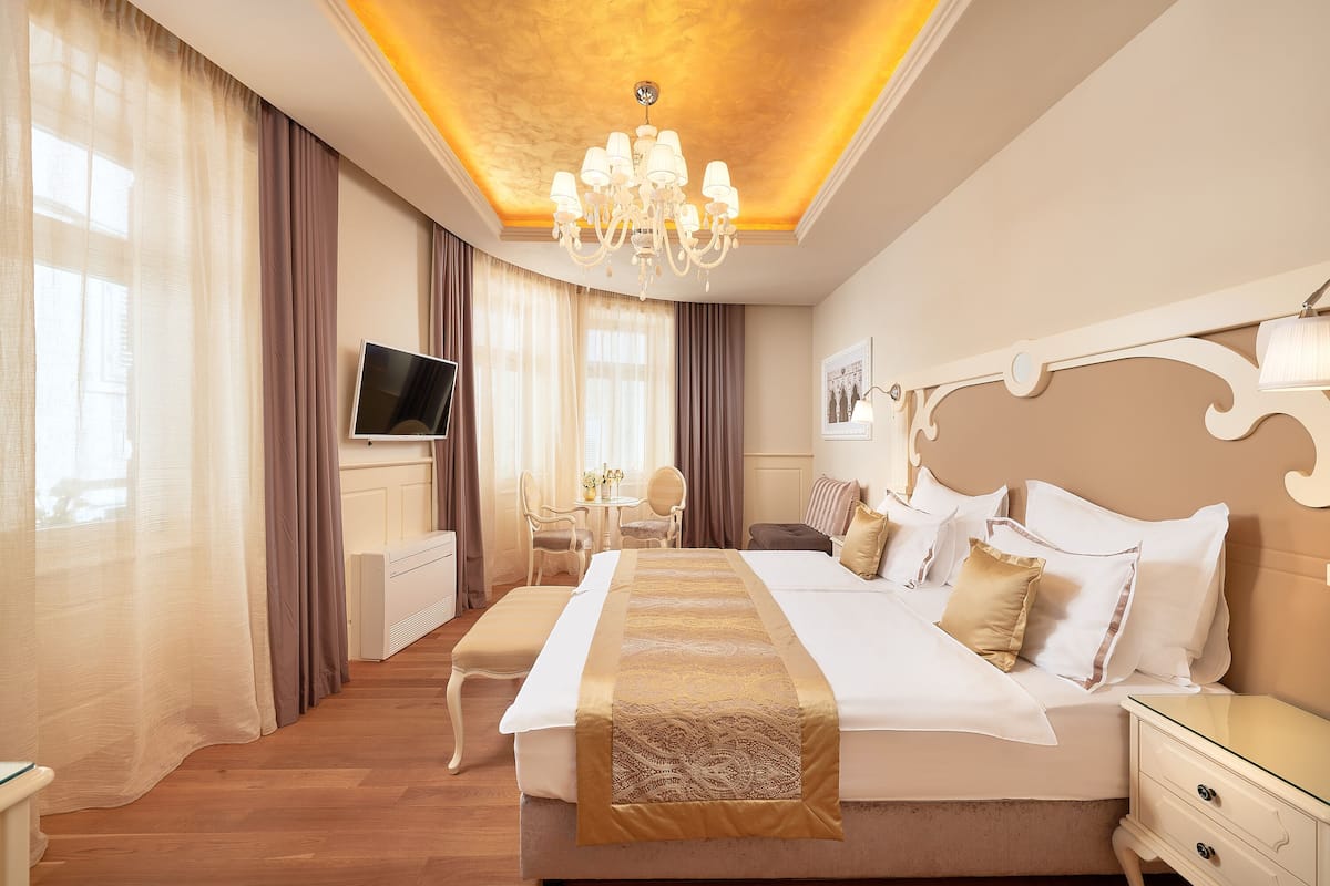 Superior Double or Twin Room, City View | Premium bedding, minibar, in-room safe, desk