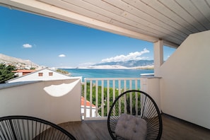 Family Room with Sea View and Balcony | Balcony - Hotel Plaža (Pag)
