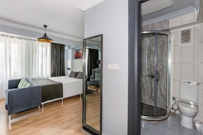 Suite | 1 bedroom, minibar, free WiFi, bed sheets