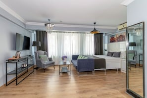 Suite | 1 bedroom, minibar, free WiFi, bed sheets