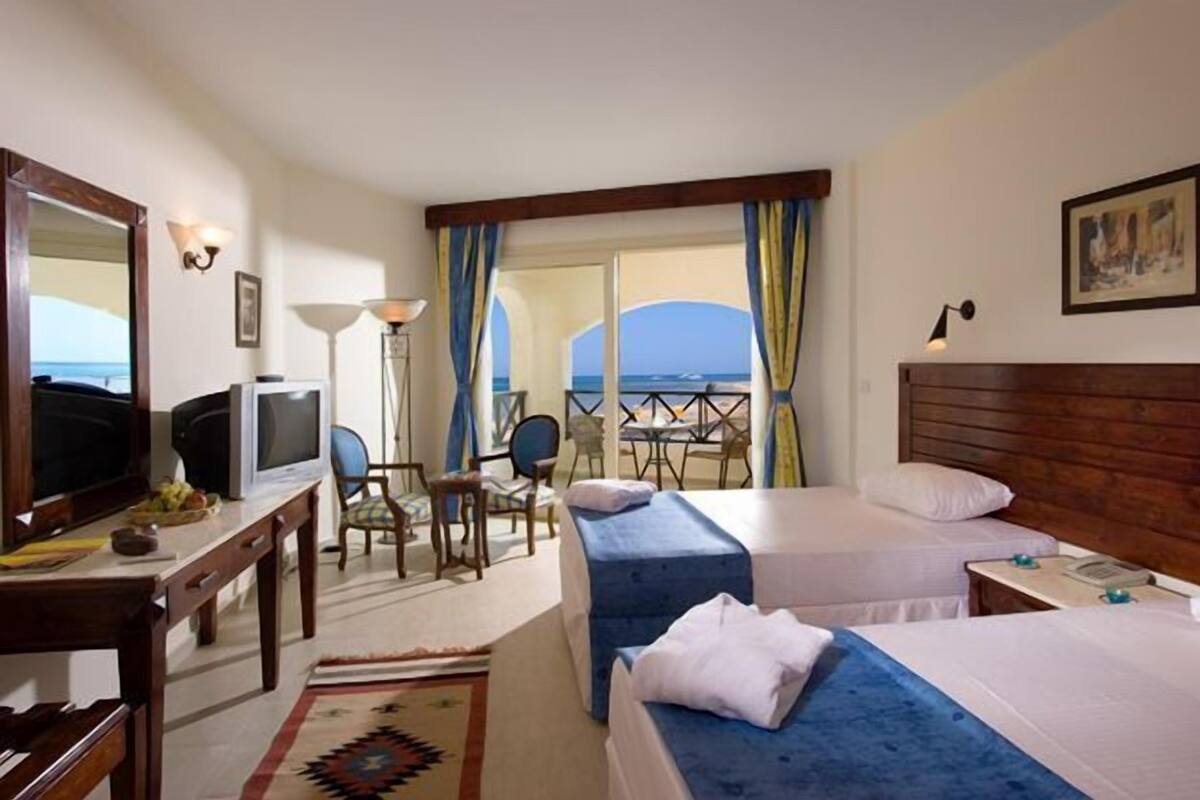 In-room safe, rollaway beds (surcharge)