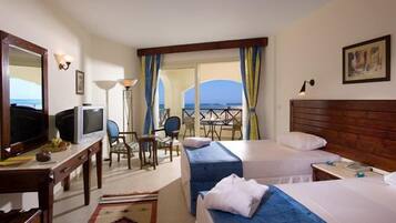 Caja de seguridad en la habitación y camas extra