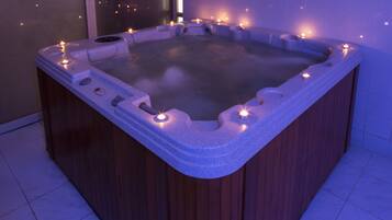 Tina de hidromasaje interior