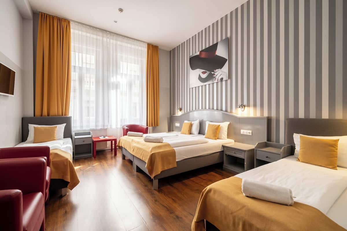 Quadrupla Standard, 1 camera da letto, bagno privato | Biancheria da letto di alta qualità, tende oscuranti, insonorizzazione