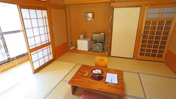 Habitación tradicional con 2 camas individuales, vista al río, en esquina (Japanese Style) | Caja de seguridad en la habitación y wifi gratis