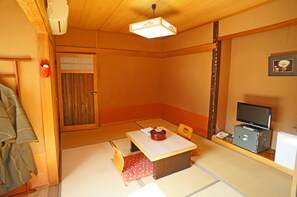 Tradisjonelt tomannsrom, elveutsikt (Japanese Style) | Oppholdsområde