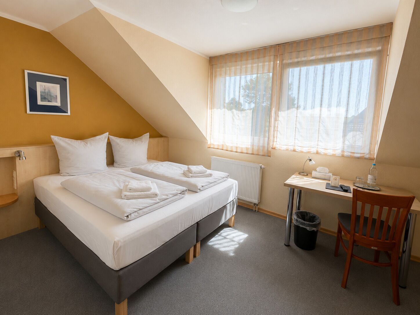 Doppelzimmer, eigenes Bad | Schreibtisch, Verdunkelungsvorhänge, schallisolierte Zimmer