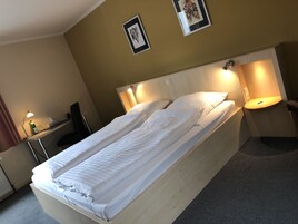 Quarto casal standard | Escrivaninha, cortinas blackout, quartos à prova de som