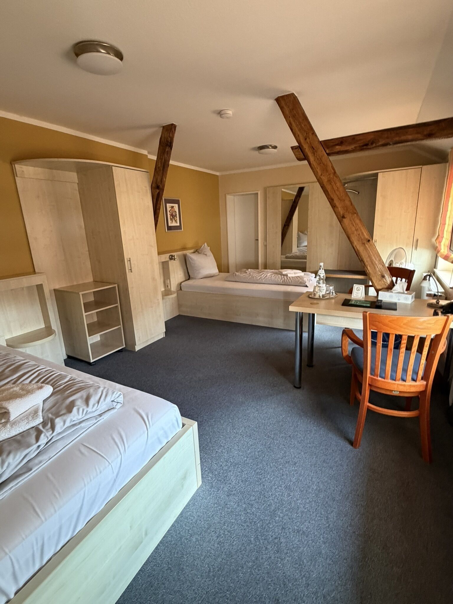 Standard-Zweibettzimmer | Schreibtisch, Verdunkelungsvorhänge, schallisolierte Zimmer