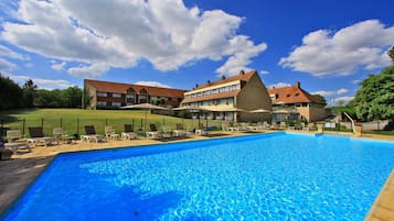 Seasonal outdoor pool