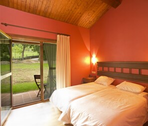 Superior Double Room | Desk, free cots/infant beds, rollaway beds, bed sheets