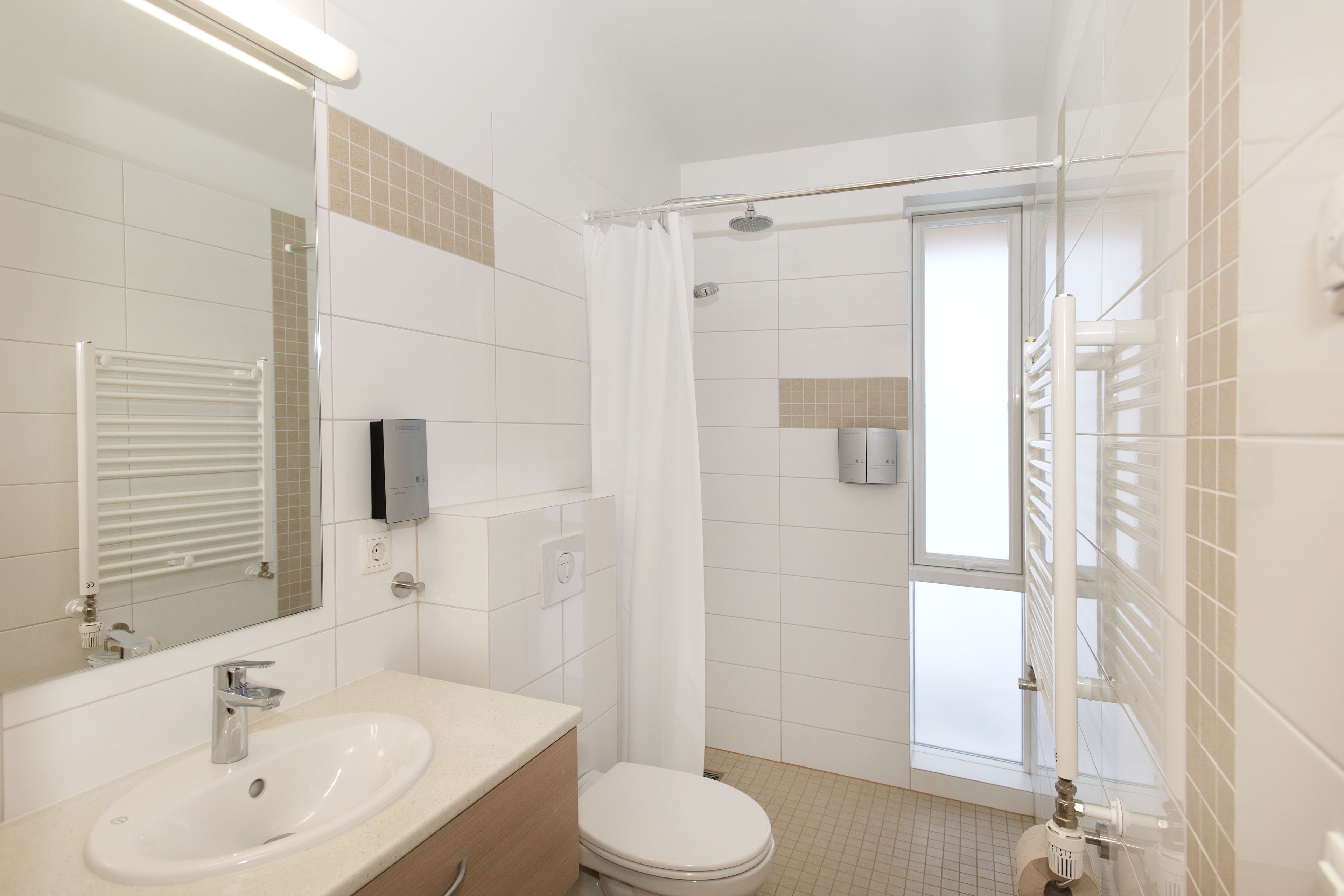 standard double or twin room with hot tub access | bathroom | free toiletries, hair dryer, heated floors, towels
