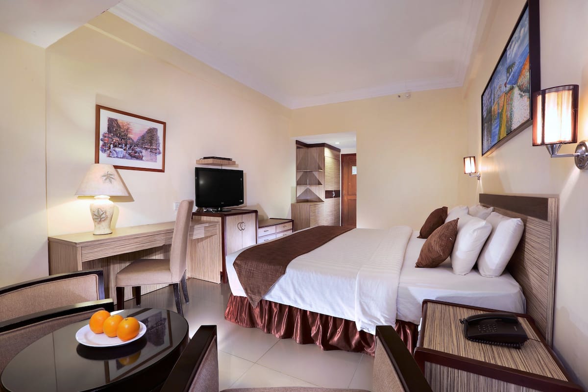 Minibar, in-room safe, desk, soundproofing