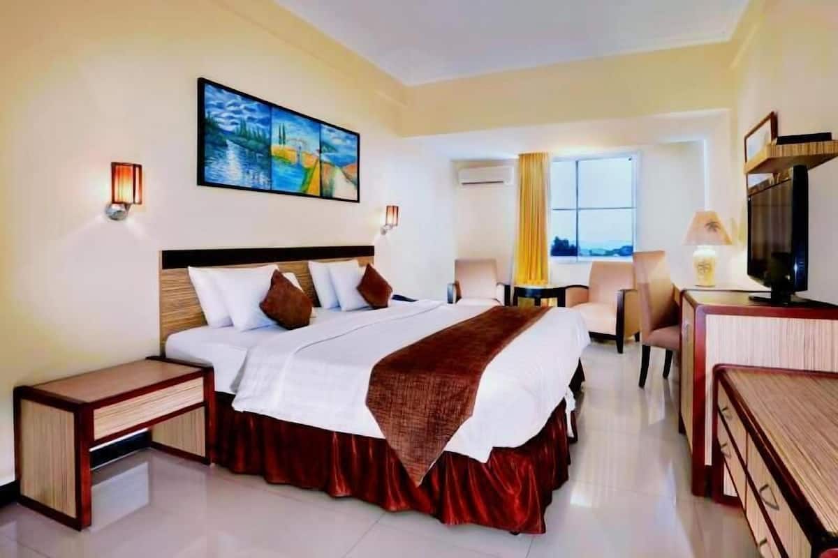 Minibar, in-room safe, desk, soundproofing