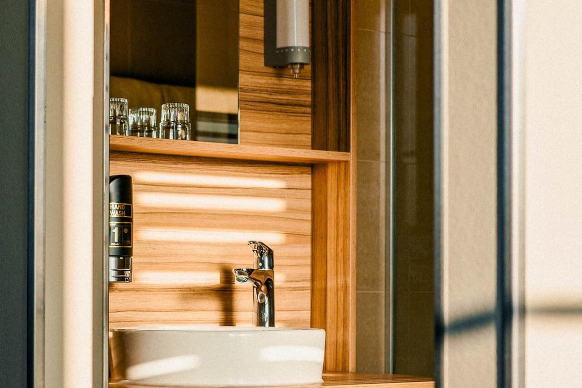 1 Schlafzimmer, hochwertige Bettwaren, Zimmersafe, Schreibtisch
