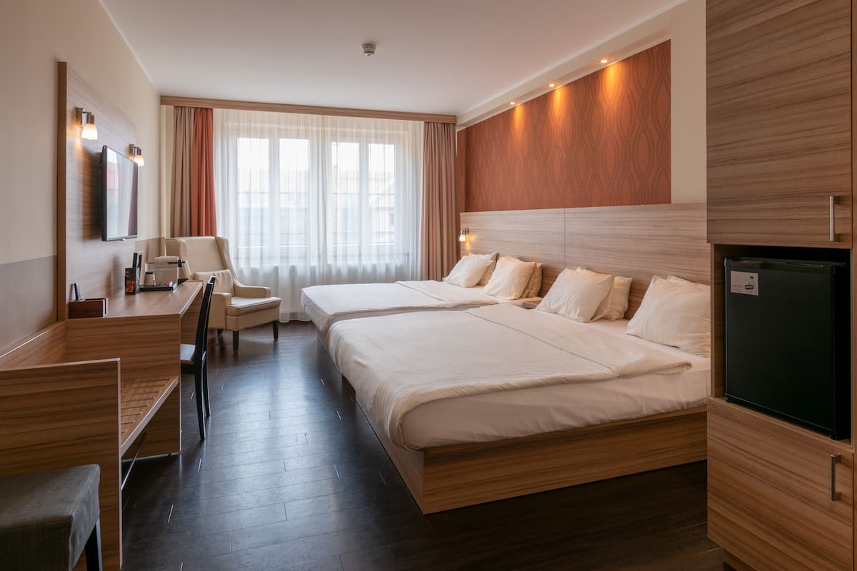 1 bedroom, premium bedding, in-room safe, desk