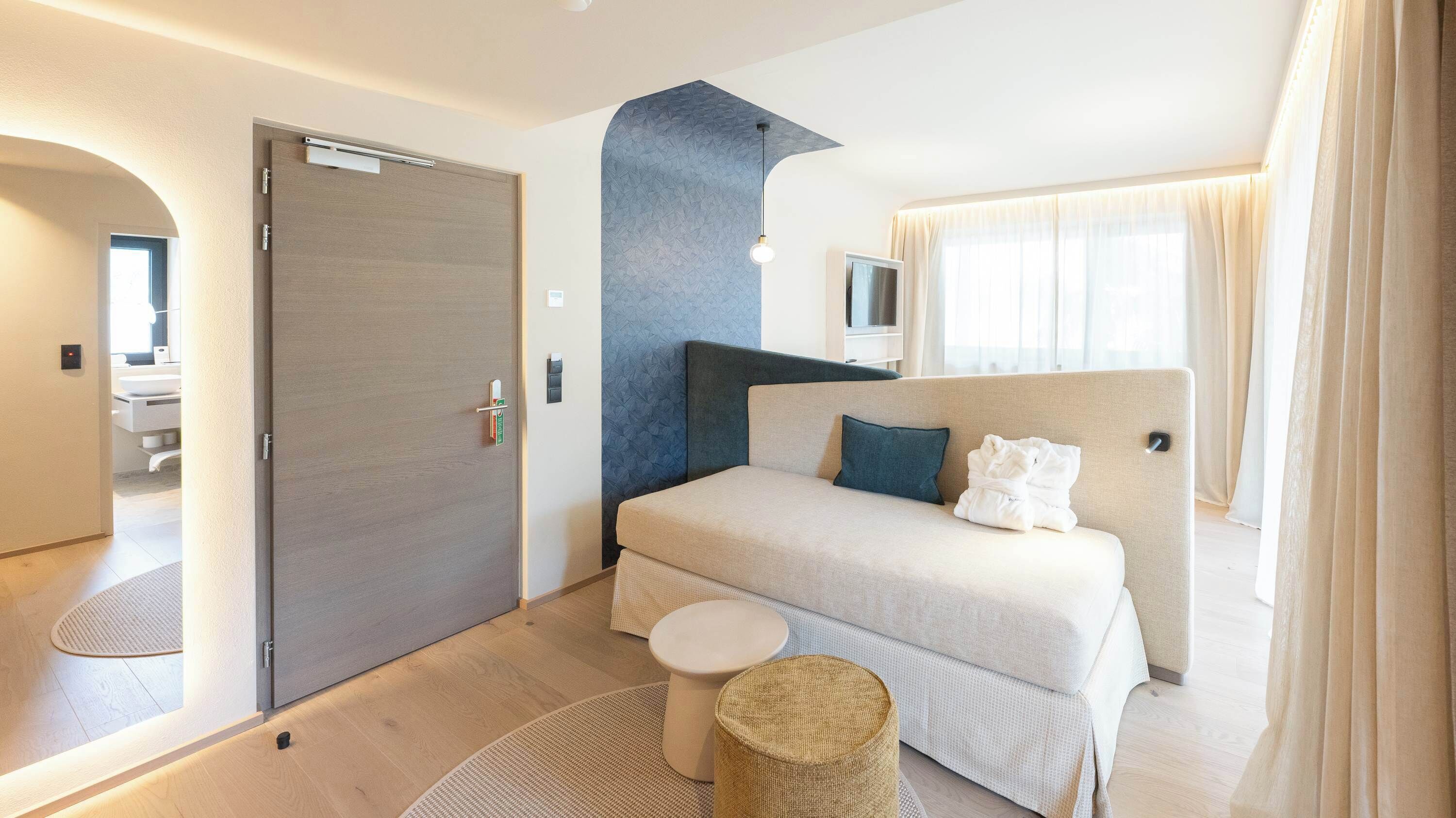 standard double room, non smoking | premium bedding, minibar, in-room safe, desk