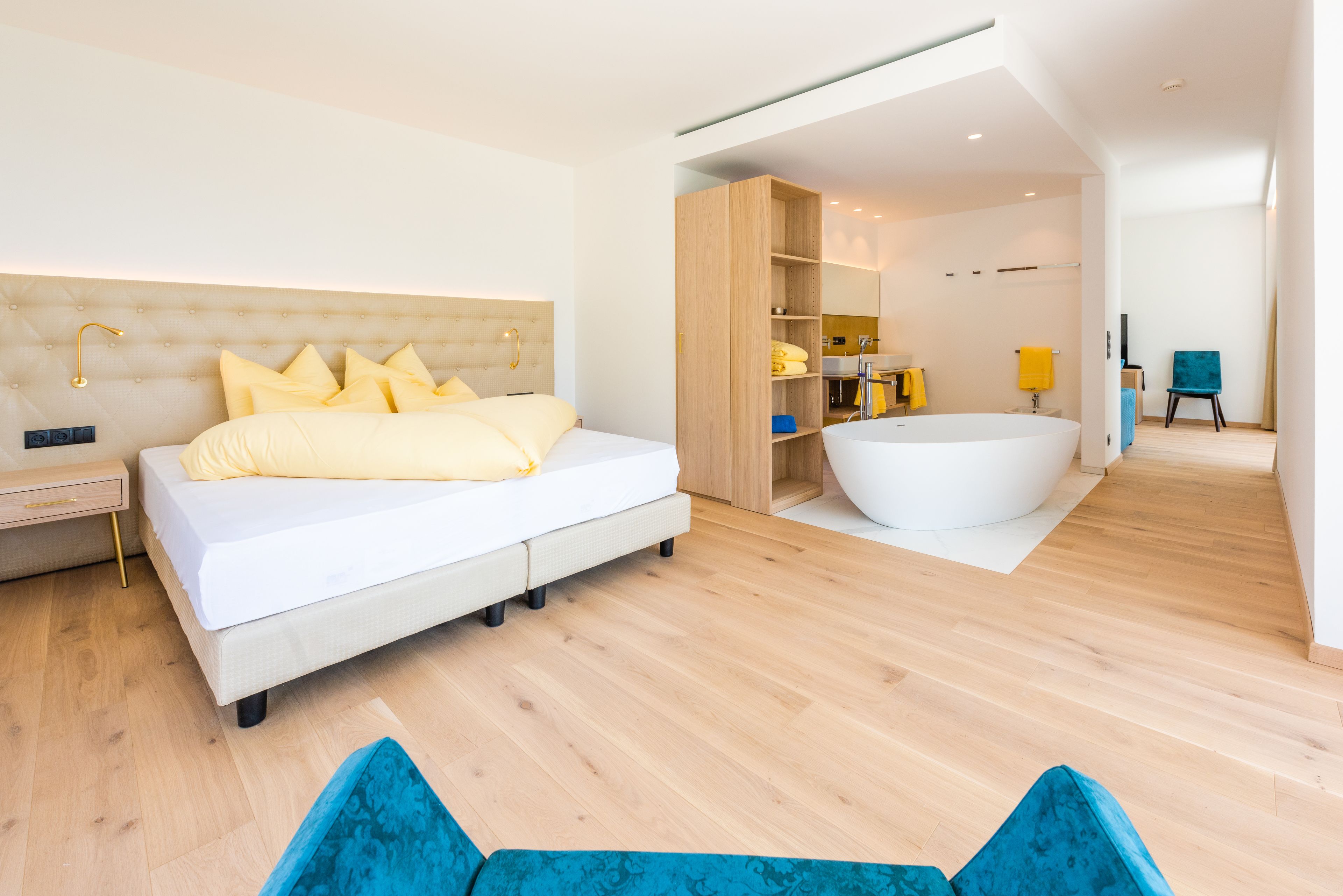 design suite, non smoking, garden view | premium bedding, minibar, in-room safe, desk