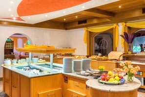 Free daily buffet breakfast