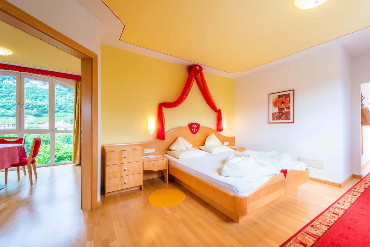 Superior Suite, Non Smoking, Garden View | 1 bedroom, premium bedding, minibar, in-room safe