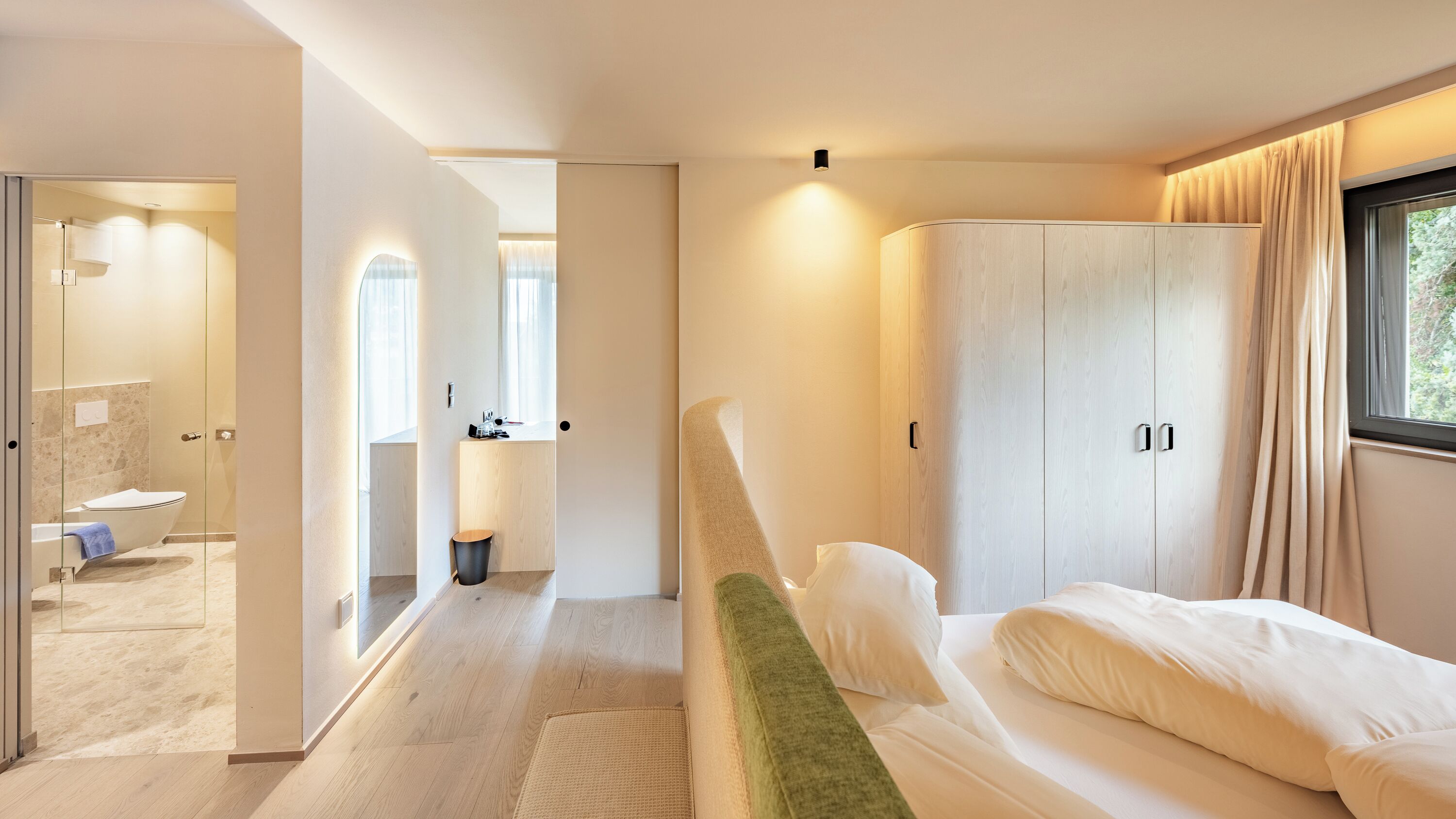 Deluxe Suite, Mountain View | 1 bedroom, premium bedding, minibar, in-room safe