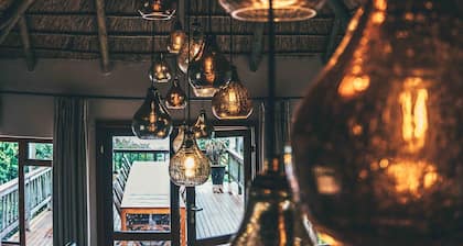 Woodbury Lodge - Amakhala Game Reserve