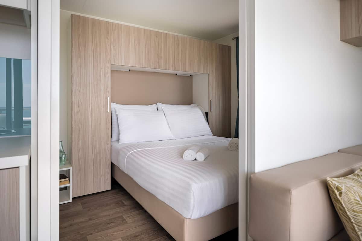 Superior View Couple Mobile Home, Terrace | Free WiFi, bed sheets