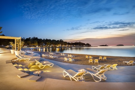On the beach. Maistra Camping Valkanela Mobile homes