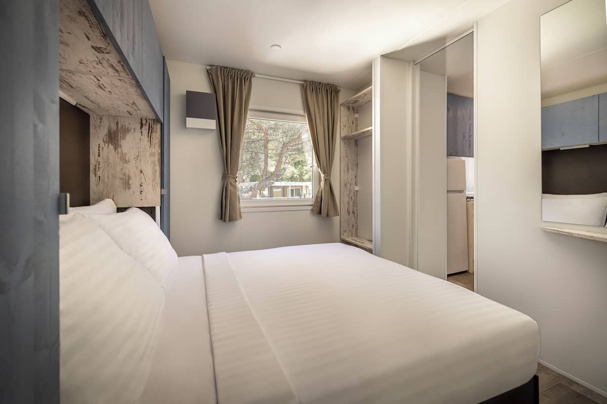 Forest Escape Mobile Home, Terrace | Free WiFi, bed sheets