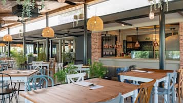3 restaurants, spécialités Cuisine à base de pizza