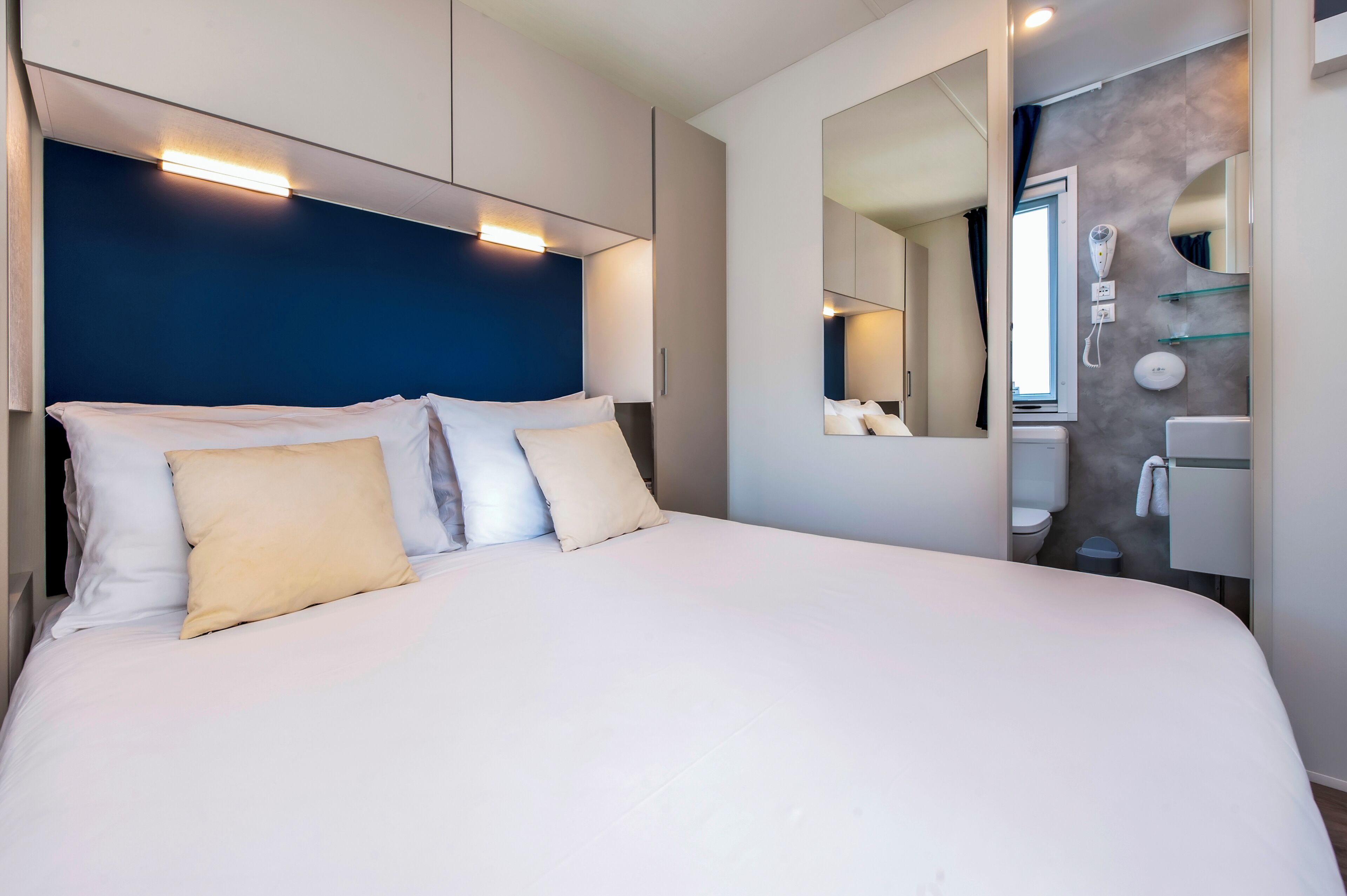 2 bedrooms, WiFi (free), bed sheets