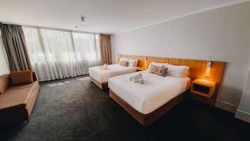 Ropa de cama de alta calidad, colchones con pillow-top y minibar