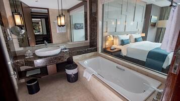 Grand Suite, 1 Twin Bed | Bathroom | Free toiletries, hair dryer, bathrobes, slippers