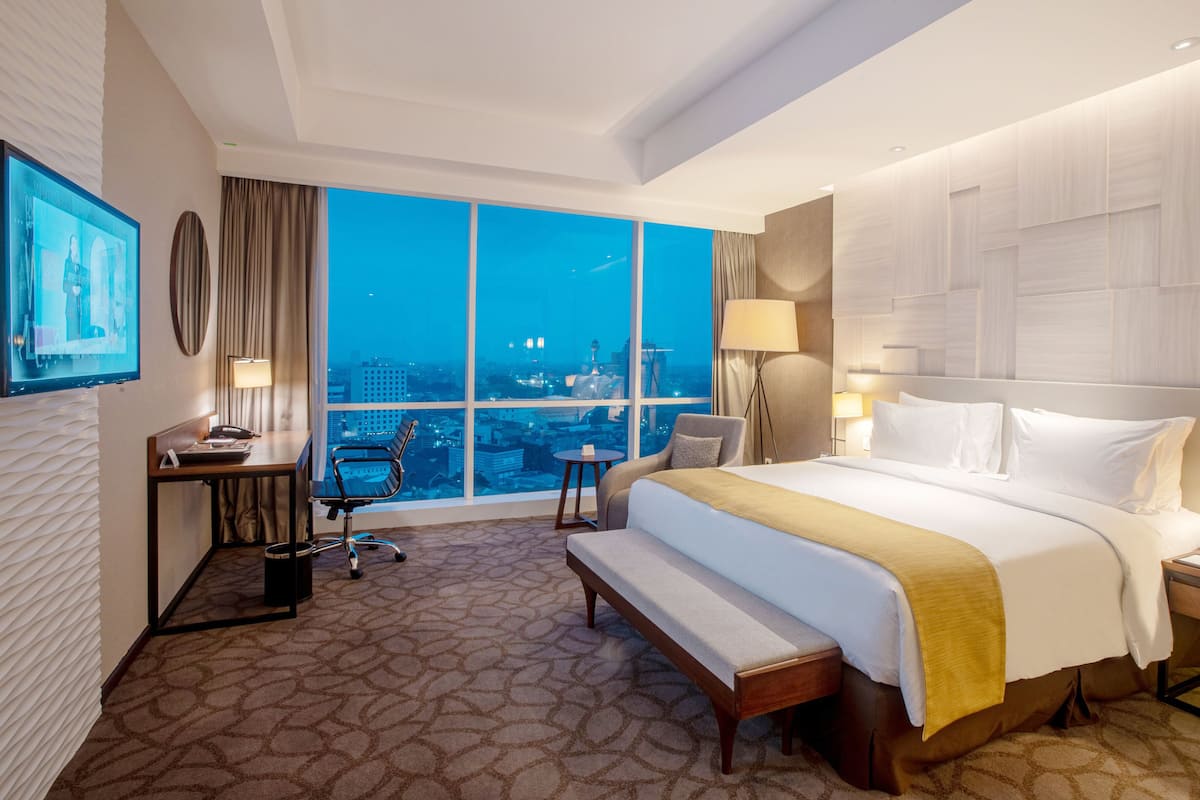 Minibar, in-room safe, desk, laptop workspace