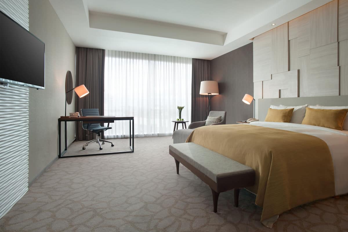 Minibar, in-room safe, desk, laptop workspace