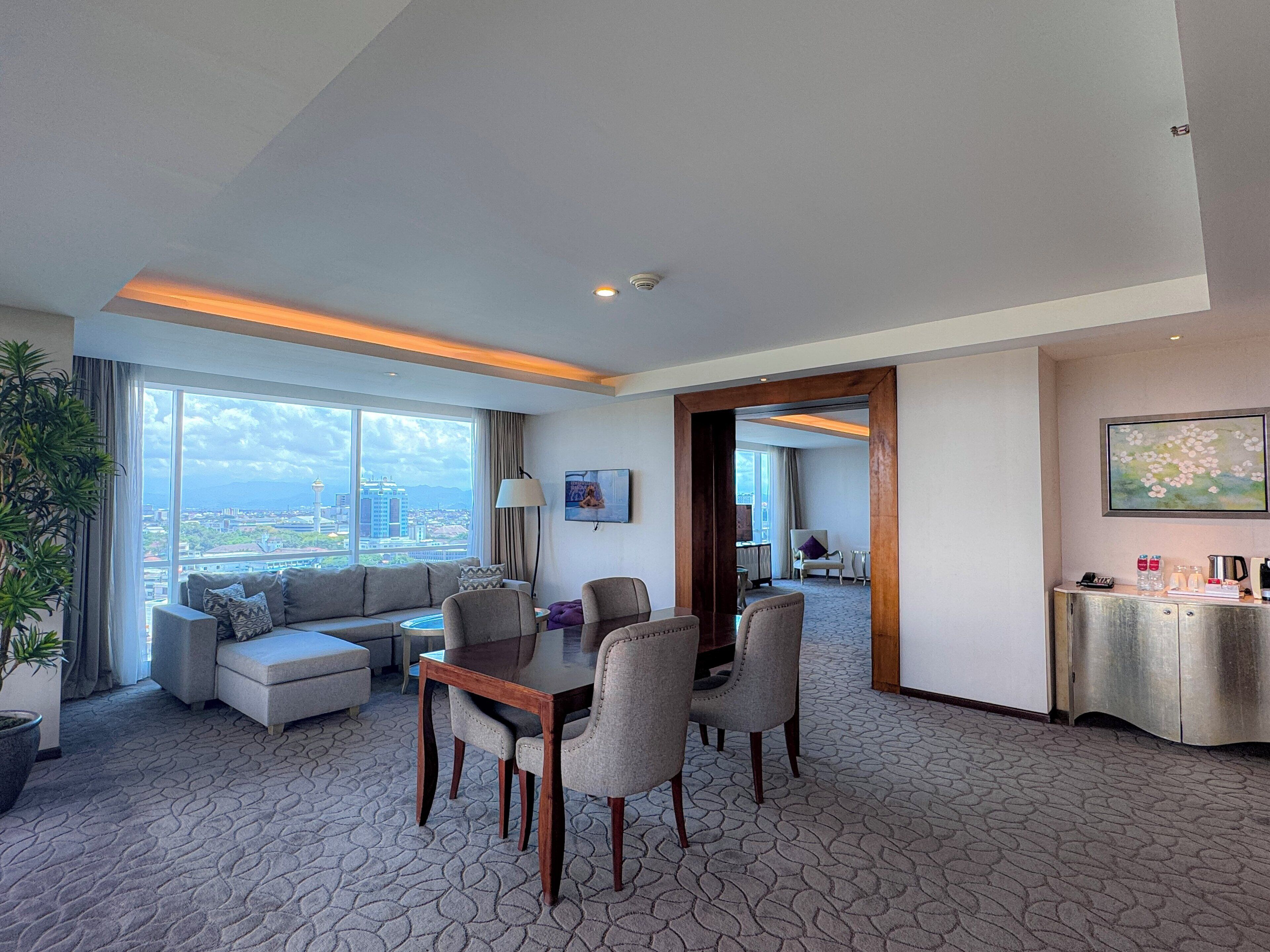 Suite presidencial, 1 cama individual | Minibar, caja fuerte, escritorio y espacio para trabajar con un portátil