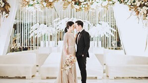 A wedding ceremony with a white floral backdrop and seating arrangements. - Crowne Plaza Bandung by IHG (Bandung)