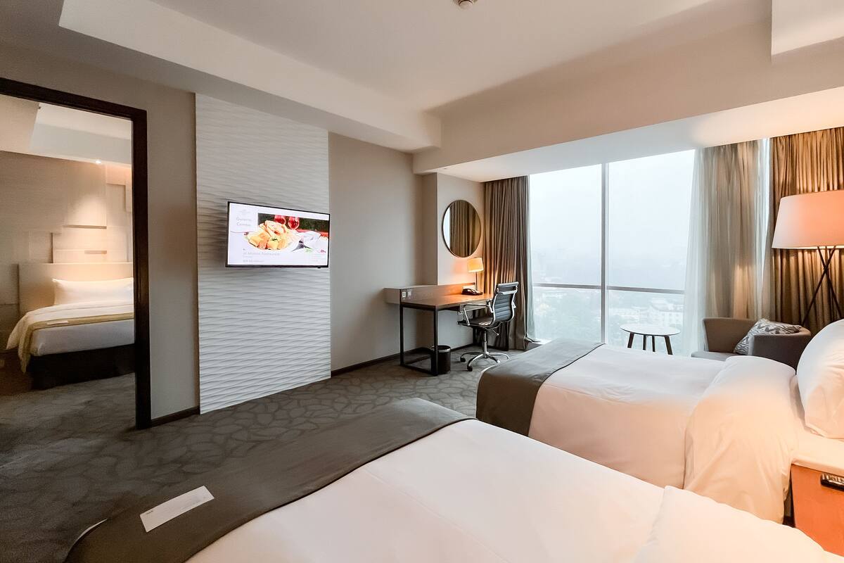 Minibar, in-room safe, desk, laptop workspace