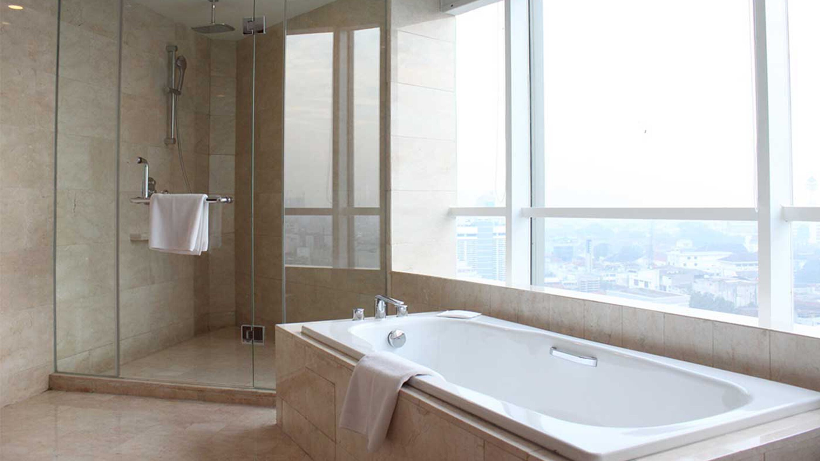 Suite, 1 Bedroom, Accessible, Club lounge access | Bathroom | Free toiletries, hair dryer, bathrobes, slippers