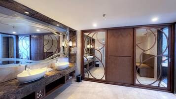1 chambre, minibar, coffres-forts dans les chambres, bureau