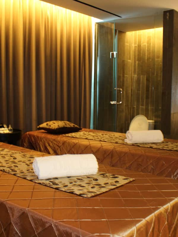Couples treatment room(s), body scrubs, reflexology