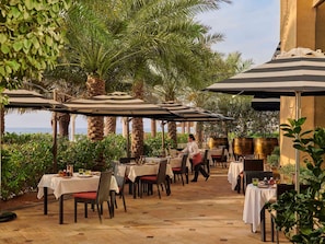 Tägliches Frühstücksbuffet (132 AED pro Person)