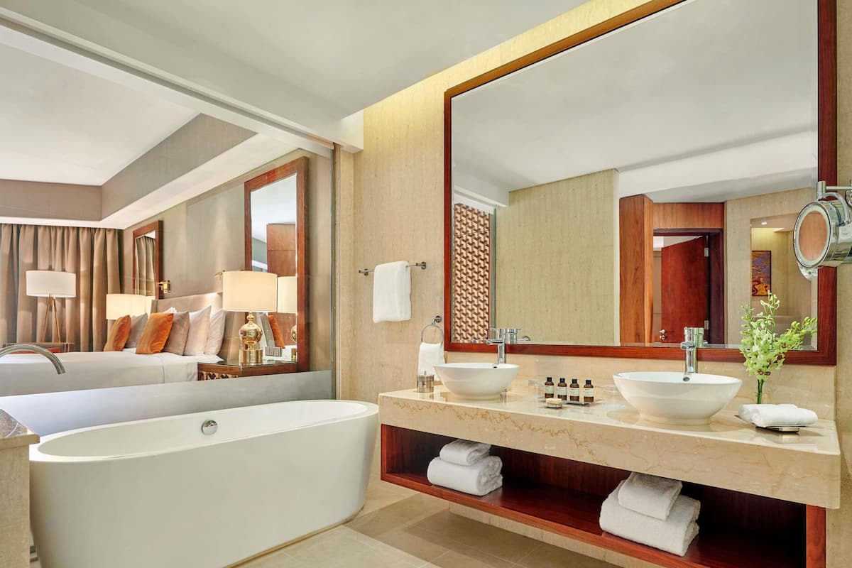 1 bedroom, Egyptian cotton sheets, premium bedding, pillowtop beds