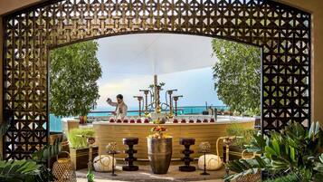 2 bar/lounge, bar sull'acqua, bar a bordo piscina, bar sulla spiaggia