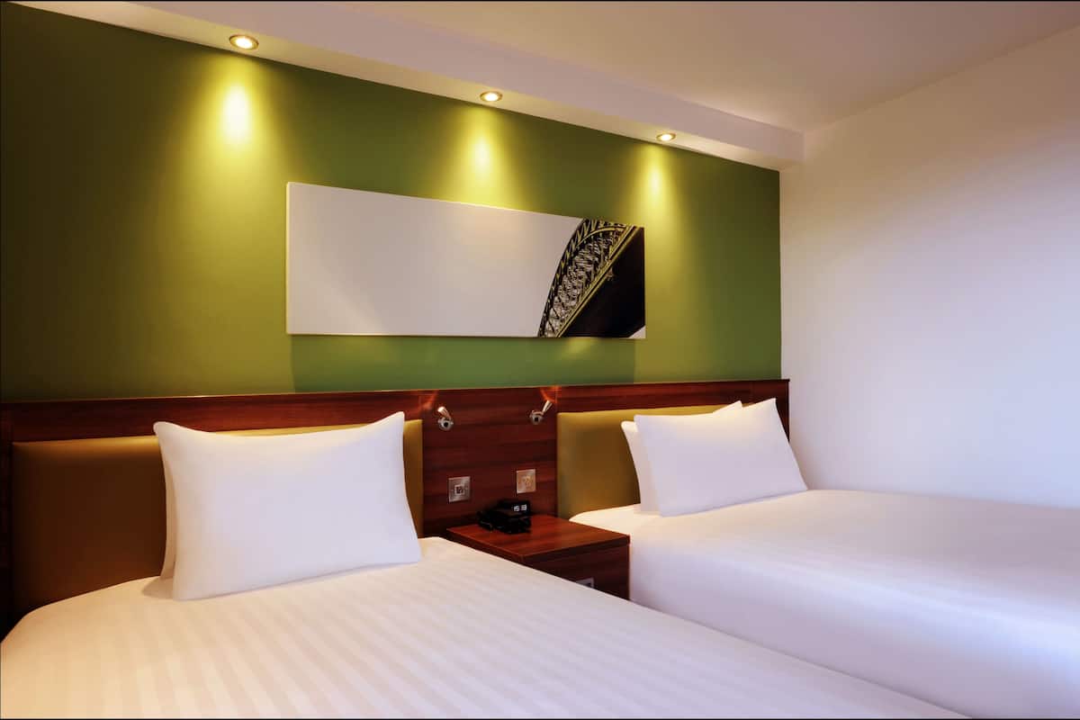 twin room, non smoking | hypo-allergenic bedding, in-room safe, desk, laptop workspace