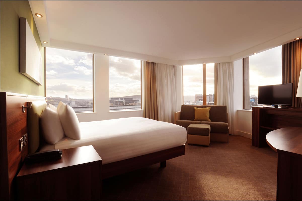 hypo-allergenic bedding, in-room safe, desk, laptop workspace