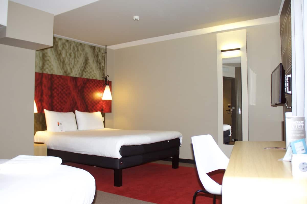 triple room, multiple beds | in-room safe, desk, soundproofing, free cots/infant beds