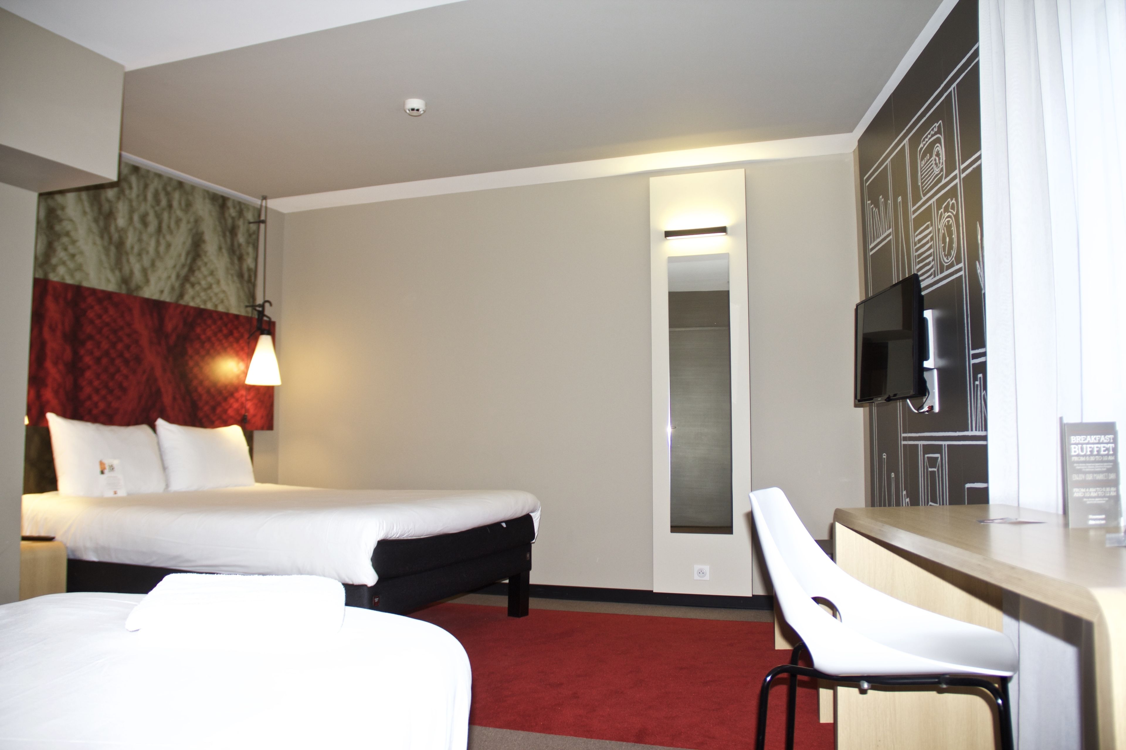 triple room, multiple beds | in-room safe, desk, soundproofing, free cots/infant beds