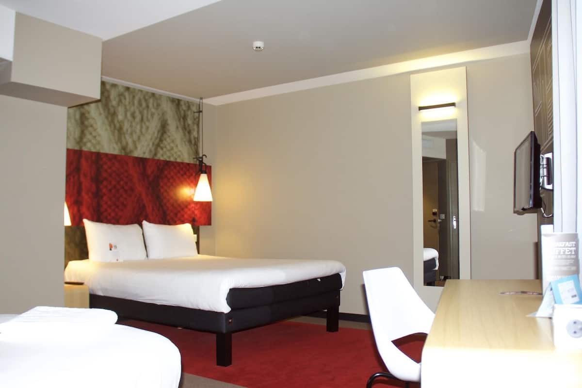 Triple Room, Multiple Beds